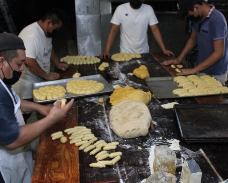 ¡Panaderos esperan repunte por el pan de muerto!