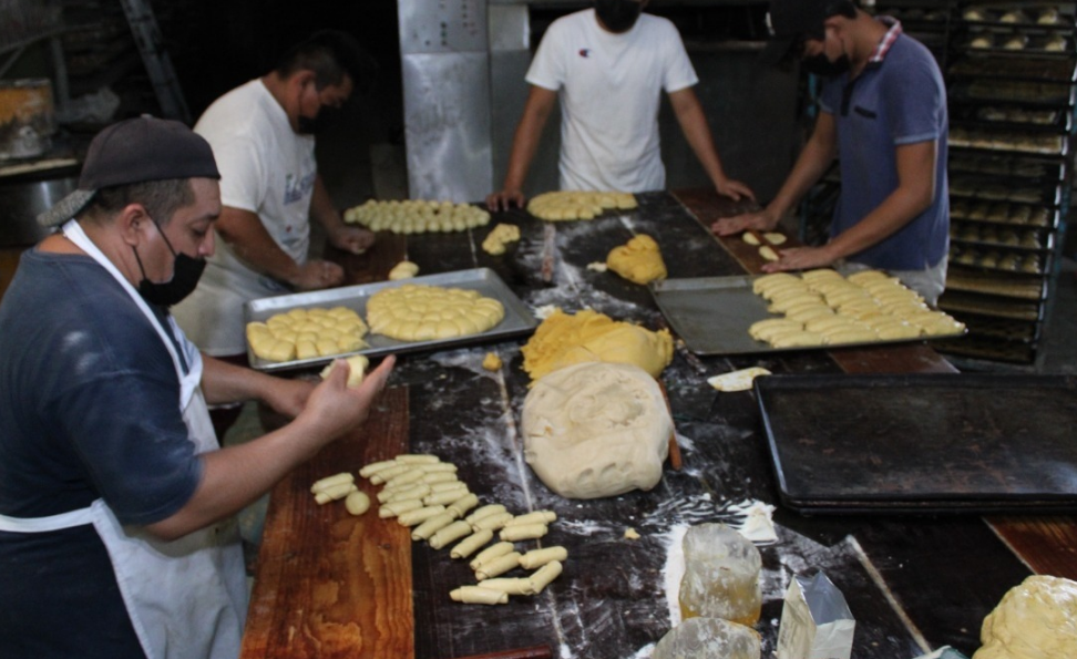 ¡Panaderos esperan repunte por el pan de muerto!