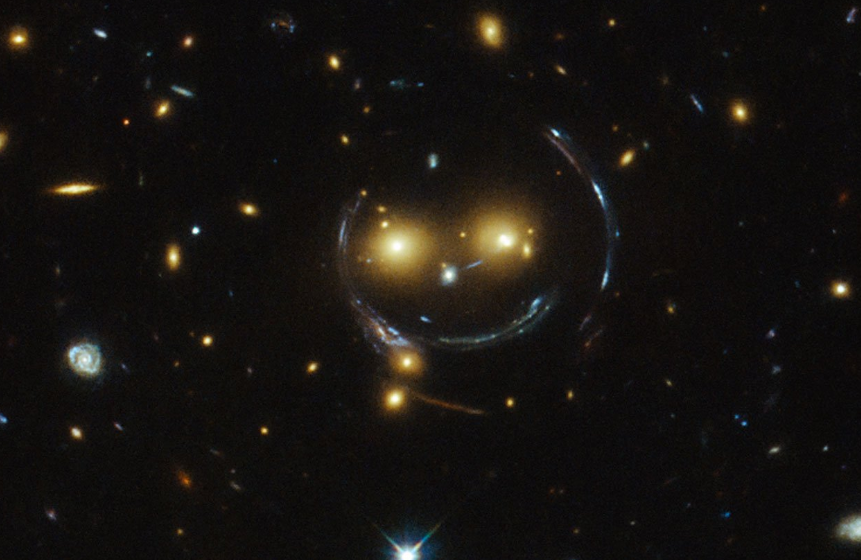 Telescopio Hubble capta una "sonrisa" cósmica