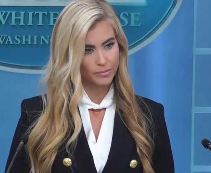 Critican a la nueva vocera de la Casa Blanca tras su debut