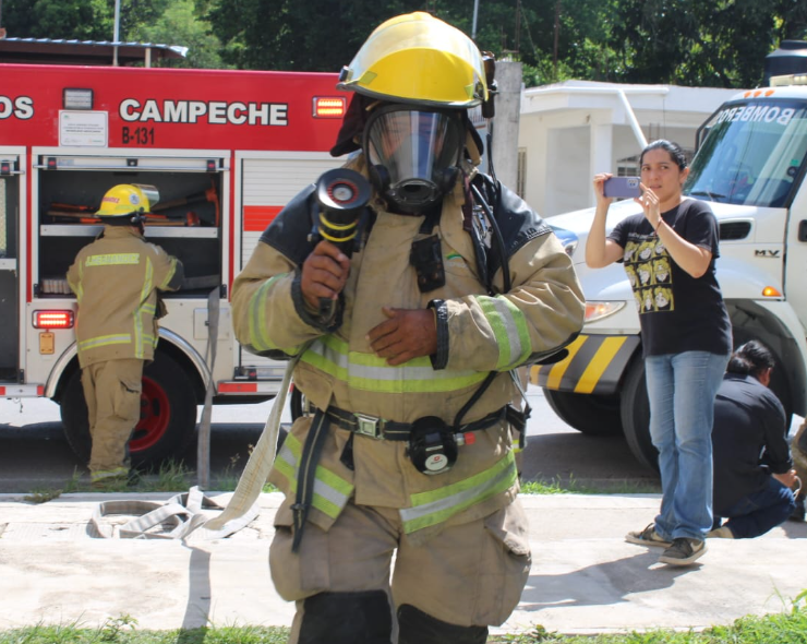¡Simulan incendio en Ximbal y evacúan visitantes!