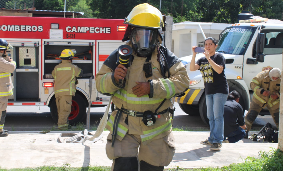 ¡Simulan incendio en Ximbal y evacúan visitantes!