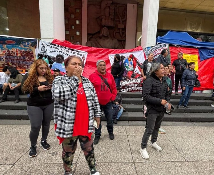 Trabajadores del IMSS realizan cierres intermitentes sobre Reforma