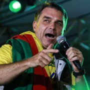 Flávio Bolsonaro hace promesa en caso de ganar las elecciones de Brasil