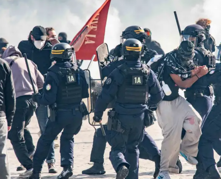 Más de dos mil detenidos en Francia