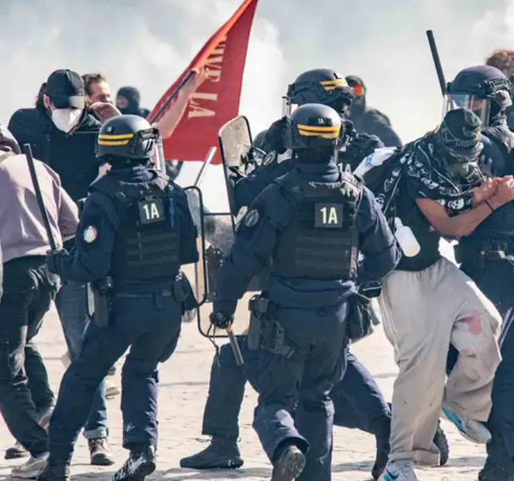 Más de dos mil detenidos en Francia