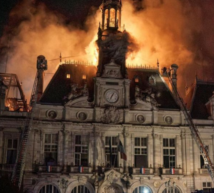 Manifestantes incendiaron el histórico ayuntamiento de Limoges