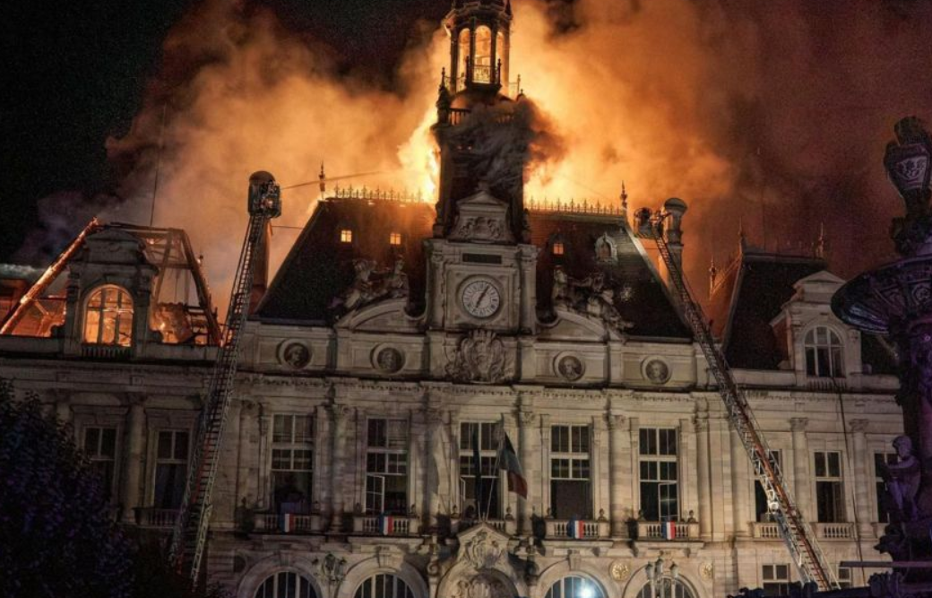 Manifestantes incendiaron el histórico ayuntamiento de Limoges