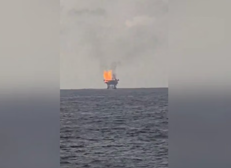 Pemex descarta lesionados tras fuego en Campeche