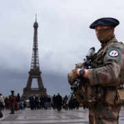 Francia militarizará sus calles ante el aumento de protestas