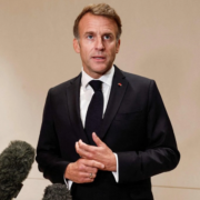 Macron califica de “estúpidos” a los dichos de Trump sobre las protestas
