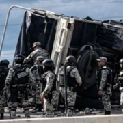 ¡Vuelca camión de la Guardia Nacional en Campeche!