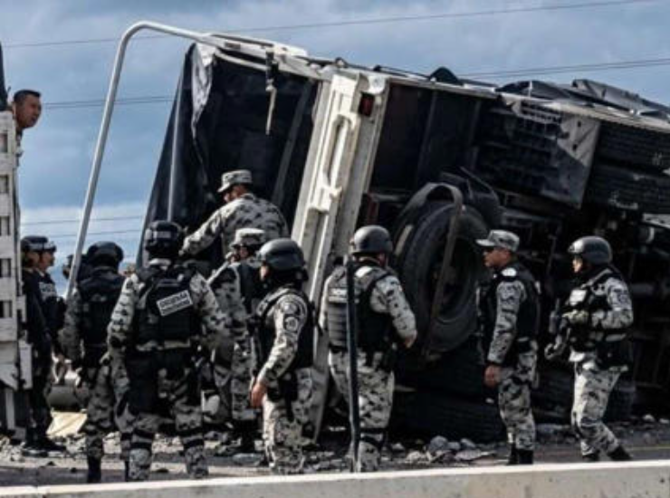 ¡Vuelca camión de la Guardia Nacional en Campeche!