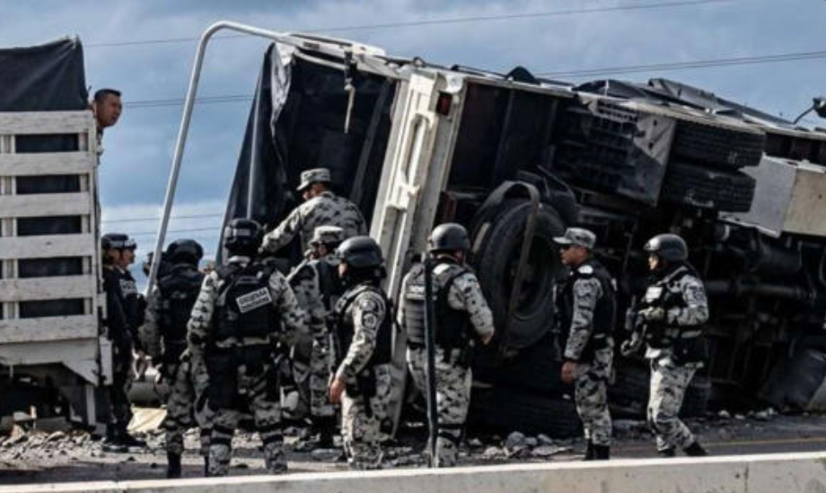 ¡Vuelca camión de la Guardia Nacional en Campeche!