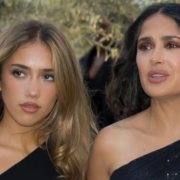 Salma Hayek presume a su hija durante sesión de fotos