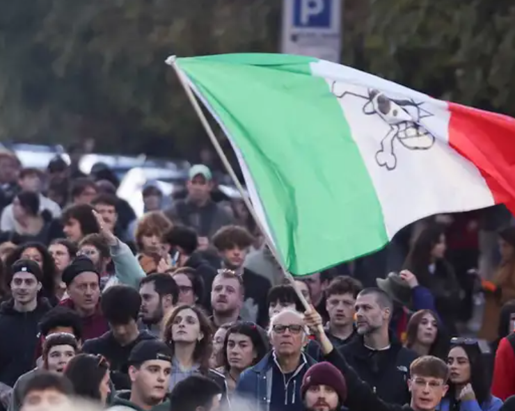 ¡Miles protestan en Italia y desafían a Meloni!