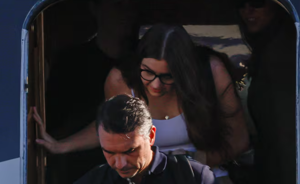 Bolsonaro aterriza en Miami tras huir de Brasil
