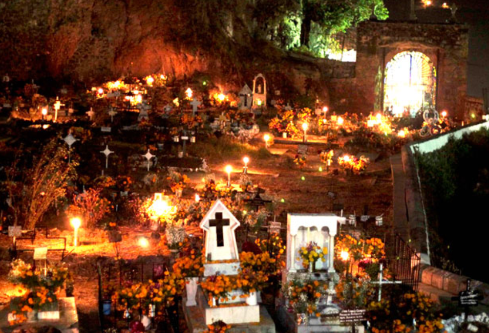 Michoacán suspende acceso de turistas al panteón de Janitzio