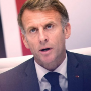 Macron renuncia a sistema de acceso universitario