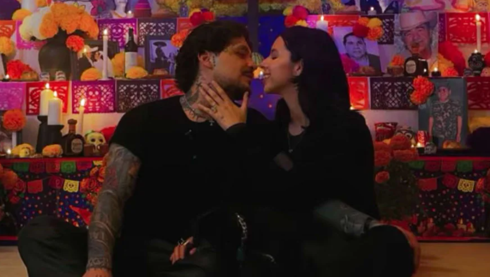 Nodal y Ángela Aguilar presumen su amor y su altar de muertos