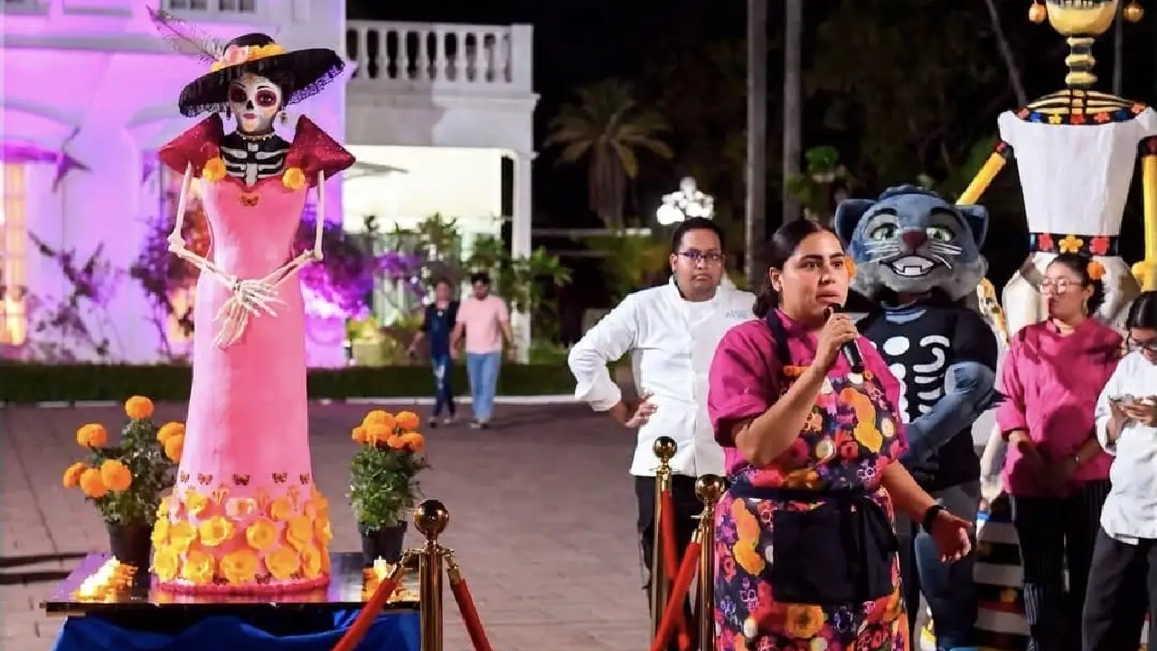 Catrina monumental de pastel sorprende en Tabasco