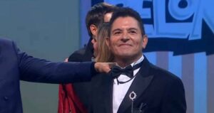 Ernesto Laguardia se convierte en el séptimo lugar de La Casa de los Famosos México 2026 tras abandonar la competencia durante la noche del miércoles 30 de septiembre.