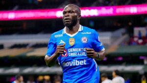 Christian Ebere marcó el tercer gol de Cruz Azul ante Querétaro en el cierre del primer tiempo, contribuyendo a la victoria de 3-2 de la Máquina en la Jornada 14 del Apertura 2026.