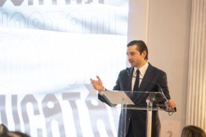 Es la primera bienal internacional de arte contemporáneo de gran escala que se organiza en el país, la primera concebida desde el sureste y la primera que pone a una lengua originaria