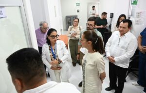 La Presidenta escuchó a directivos y personal de salud de los hospitales yucatecos sobre lo que ha mejorado y lo que falta