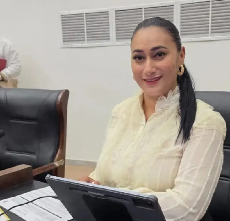 Estefanía Baeza se reincorporó a sus funciones legislativas y retoma su agenda parlamentaria
