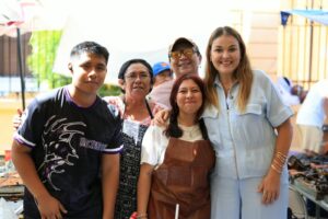 La alcaldesa de Mérida, Cecilia Patrón Laviada, destaca la importancia de preservar las tradiciones yucatecas a través de la Feria del Mucbipollo, un evento que fortalece la identidad cultural y la economía local durante el Festival de las Ánimas.