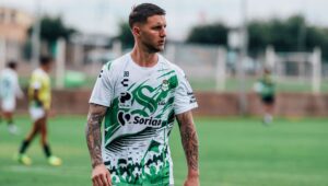 Franco Pardo anotó desde el punto penal para sellar el triunfo 2-0 de Santos Laguna sobre Pumas y contribuir a la sexta victoria consecutiva de los Guerreros en el Apertura 2026.
