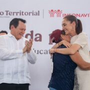 Guadalupe no alcanzaba el puntaje del Infonavit; hoy la Presidenta le entregó las llaves de su casa: 432 viviendas en Umán