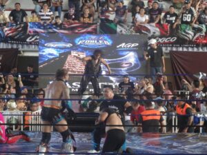 Los Bellos Stone se llevaron la victoria en la lucha semifinal de la función celebrada en la Unidad Deportiva La Inalámbrica, como parte de la despedida de Blue Demon Jr. en Mérida.