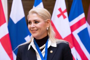 La senadora Verónica Camino Farjat representó al Senado de la República en el Foro Europeo de Presidentes de Parlamentos, celebrado en Roma, Italia, donde se abordaron temas de soberanía, cooperación internacional, inteligencia artificial e igualdad de género.