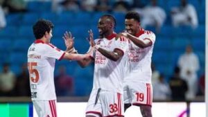 Julián Quiñones celebra su destacada actuación con el Al-Qadisiya, donde marcó un gol y repartió dos asistencias en la goleada 6-0 frente al Al-Riyadh.