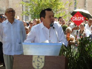 La Muestra Estatal de Altares reunió a familias, municipios e instituciones en la Plaza Grande de Mérida, 62 altares instalados
