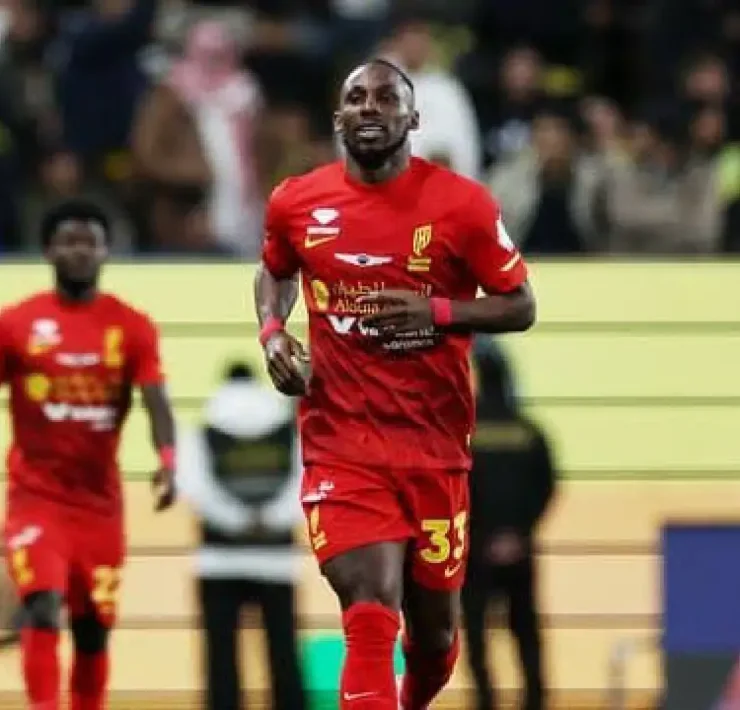 Julián Quiñones sigue brillando gol y dos asistencias en la goleada del Al-Qadisiya