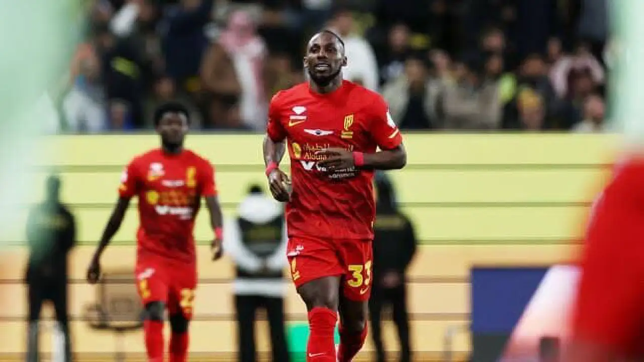 Julián Quiñones sigue brillando gol y dos asistencias en la goleada del Al-Qadisiya