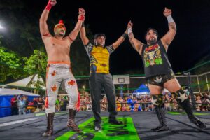 Luchadores de Lucha Valiente protagonizaron una emocionante función en el fraccionamiento Manzana 115, al sur de Mérida, donde cientos de aficionados disfrutaron de los enfrentamientos entre rudos y técnicos.