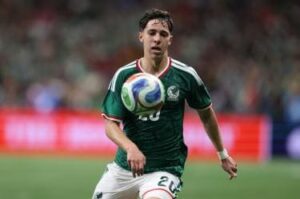 Mateo Chávez durante el encuentro ante Estados Unidos, donde su expulsión dejó a la Selección Mexicana con 10 jugadores.