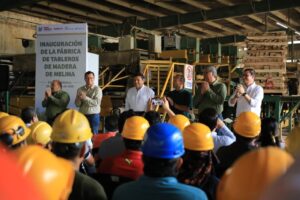 Rafael Riaño Mazo, director general de PROXYLO, destacó que la nueva planta representa una oportunidad para impulsar la industria forestal, generar empleos y atraer nuevas inversiones a Tabasco.