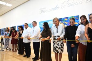 La exposición colectiva “Marea” reúne 16 obras de mujeres artistas en el Aeropuerto Internacional de Mérida, destacando su creatividad y diversidad de expresiones inspiradas en el universo marino.