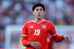 Maximiliano Gutiérrez aprovechó una desatención defensiva de México y marcó el primer gol de Chile.