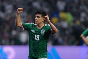 Gilberto Mora causó baja de la Selección Mexicana ante Chile debido a molestias en el tobillo y regresó a Tijuana para iniciar su recuperación.