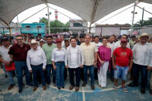 El gobernador Joaquín Díaz Mena encabezó en El Cuyo la entrega de 214 motores fuera de borda, como parte del Respaldo al sector pesquero de Yucatán.