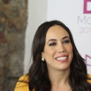 Natalia Rezende, esposa del diputado federal Cuauhtémoc Blanco, habría sido interceptada en un aeropuerto de Nueva York durante una revisión aduanera relacionada con dinero en efectivo presuntamente no declarado.