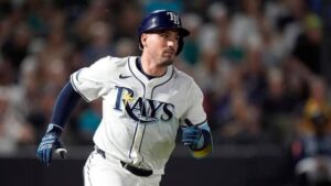 Nick Fortes anotó la carrera de la victoria para Tampa Bay tras el sencillo de Ben Williamson en la duodécima entrada, sellando el triunfo 4-3 sobre Milwaukee y manteniendo vivas las esperanzas de los Rays en la Serie Mundial 2026.