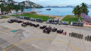 La Secretaría de Marina participó en la ceremonia conmemorativa por el tercer aniversario del impacto del huracán Otis en Acapulco, Guerrero, para honrar la memoria de las víctimas y reconocer la labor del personal naval durante la emergencia.