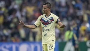 El exfutbolista Paul Aguilar fue trasladado a un hospital de La Piedad, Michoacán, tras sufrir un accidente automovilístico. Su estado de salud se reporta estable y permanece a la espera del alta médica.